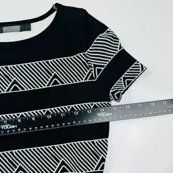 Rehab Black And White Knit Cropped Top Size Small - Picture 6 of 9